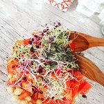 Salade de pois chiches et de graines germées